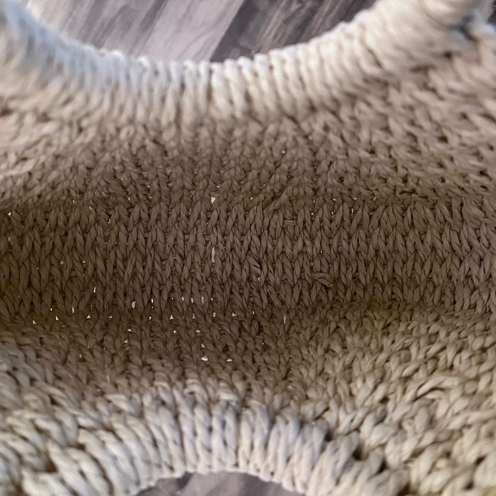 Elegant Tan Woven Handbag - Picture 5 of 5